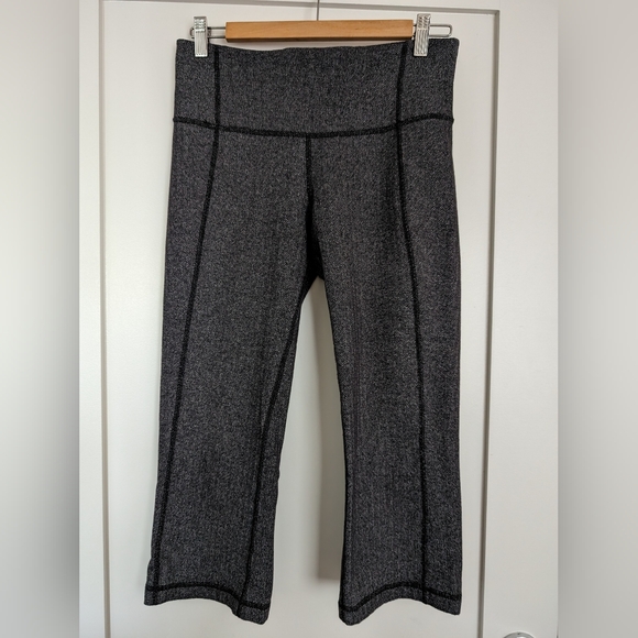 Capri Lululemon size 8 - Picture 2 of 6
